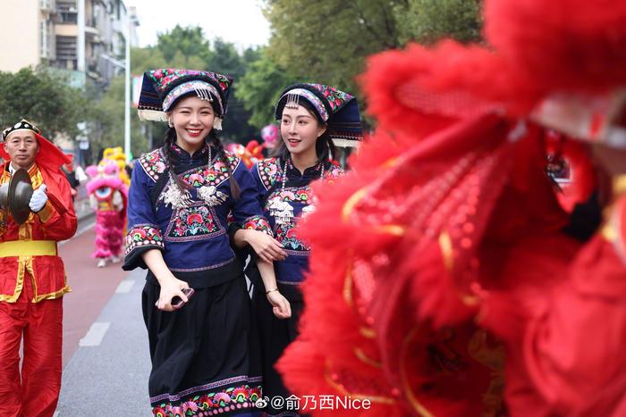 罗平布依族服饰图片图片