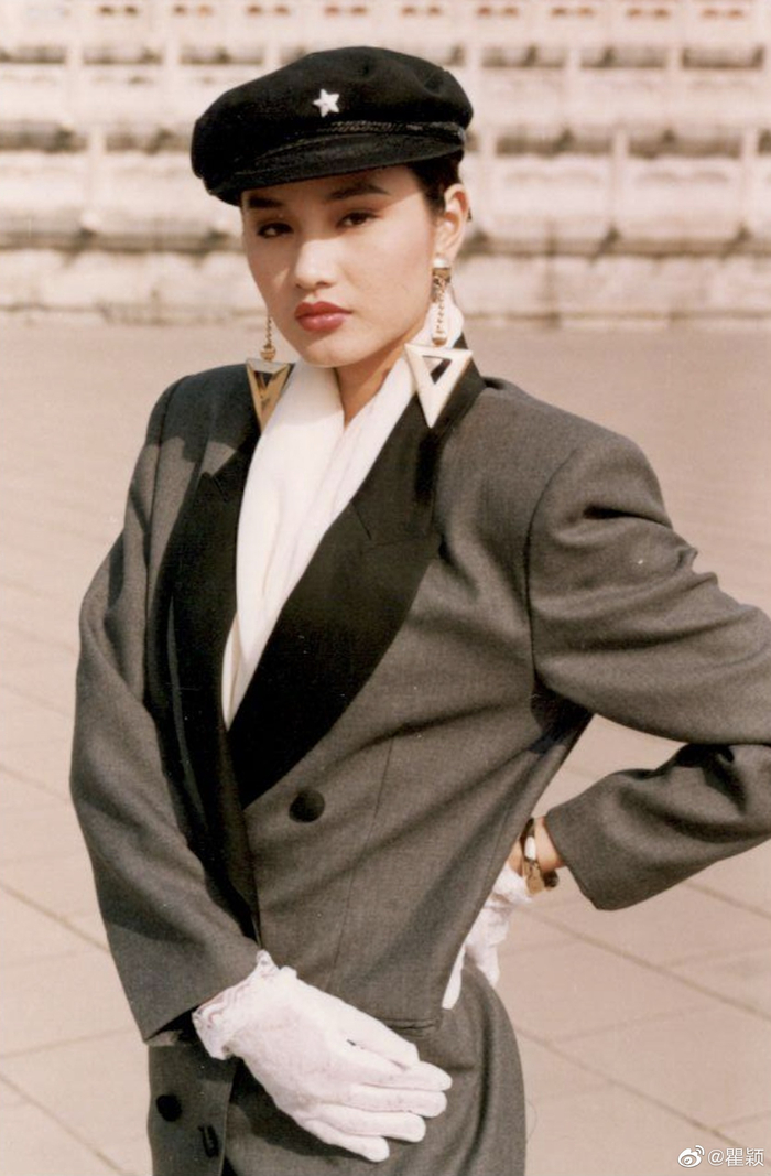 瞿颖90年代的广告造型和走秀图