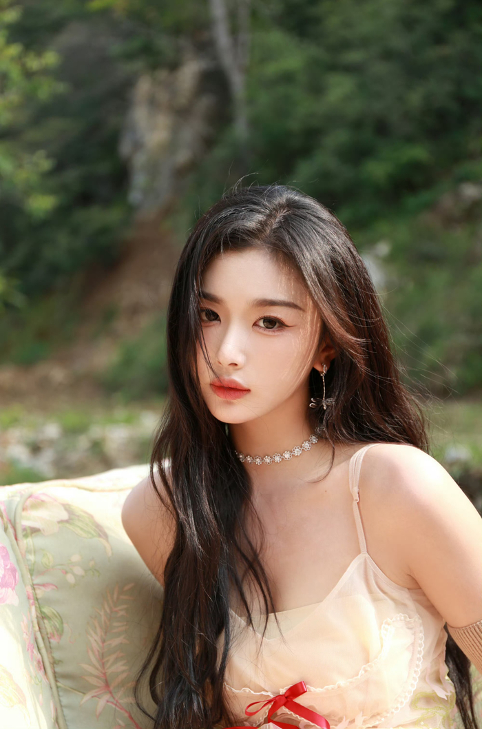 孔雪儿吊带纱裙搭配美拉德袖套,这一套真的美到我心里