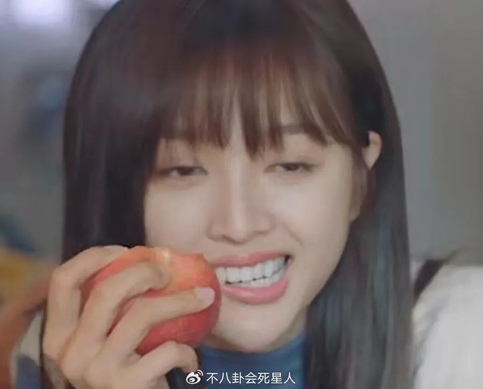 失真,金晨烤瓷牙出戏,明星假牙各有各的尴尬|假牙|金晨|牙齿_新浪新闻