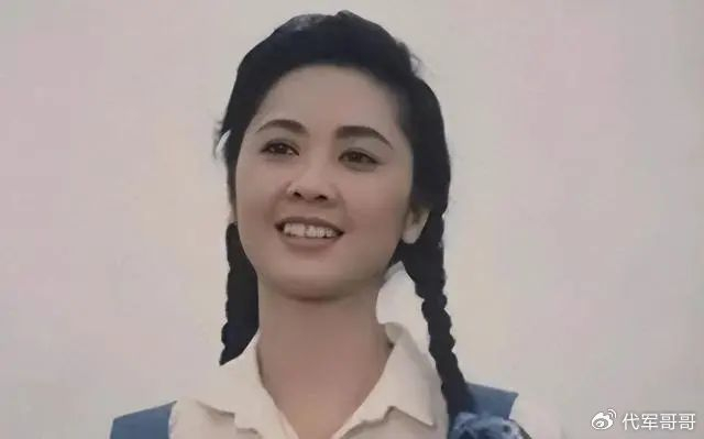 “女儿国国王”朱琳：与二婚老公丁克16年，如今71岁身材苗条风韵犹存