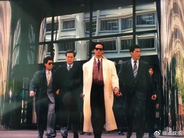 张耀扬现身TVB颁奖典礼!再现“乌鸦”经典动作,言行举止获称赞