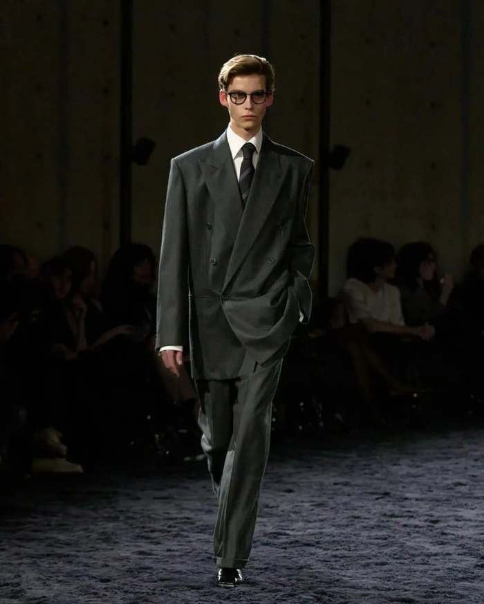 这几天全球爆红的男模,是 ysl 冲击「50 亿欧元」的关键|ysl|圣罗兰