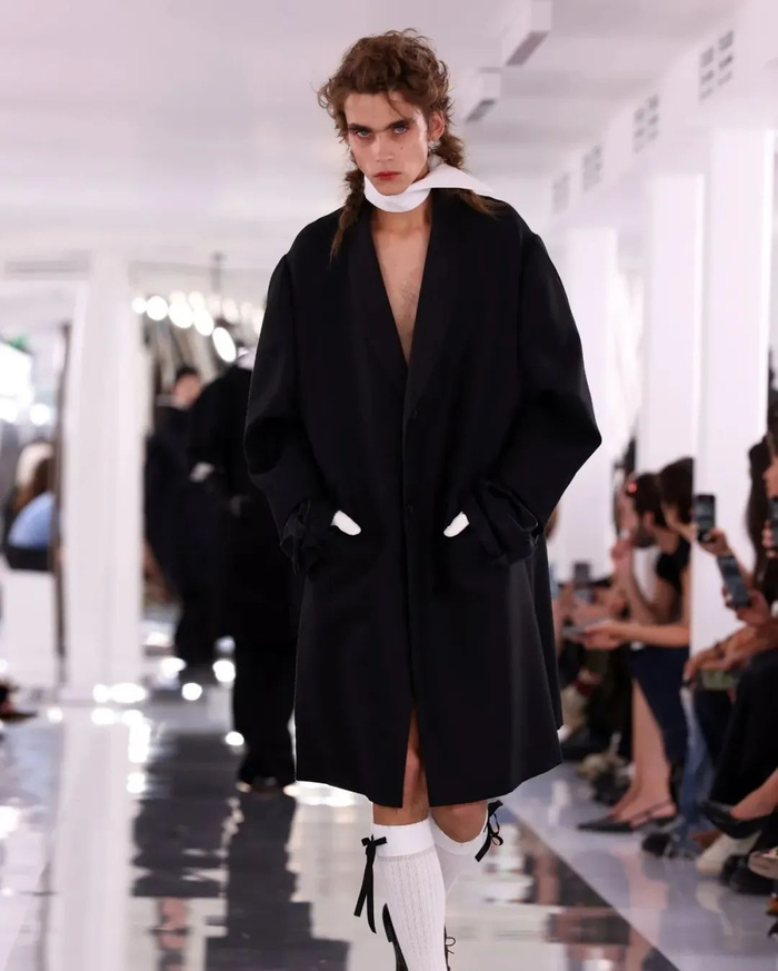 这几天全球爆红的男模,是 ysl 冲击「50 亿欧元」