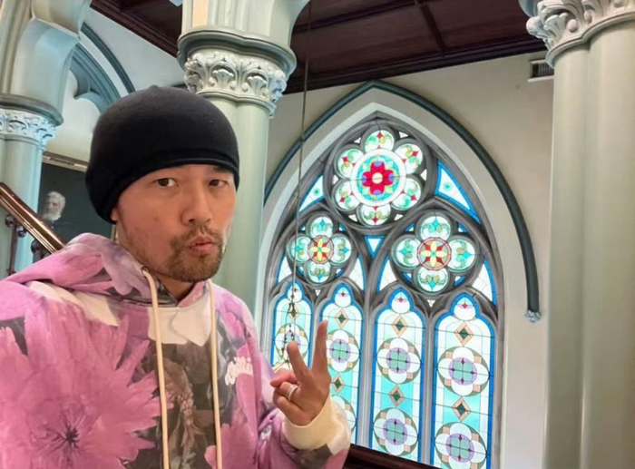 周杰伦ins更新:继续游 装个样子 到处游__财经头条