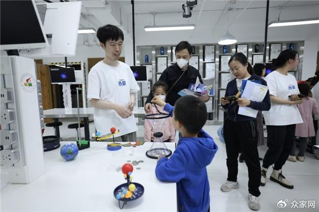 探索科技,筑梦未来——学而思素养线下教育推动科学实验走进校园