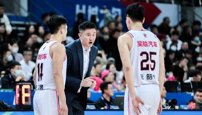 张皓嘉连续两场比赛首发