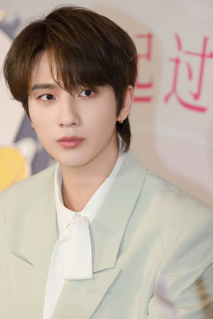 李宏毅粉丝助力乡村教育振兴捐助爱心音乐教室