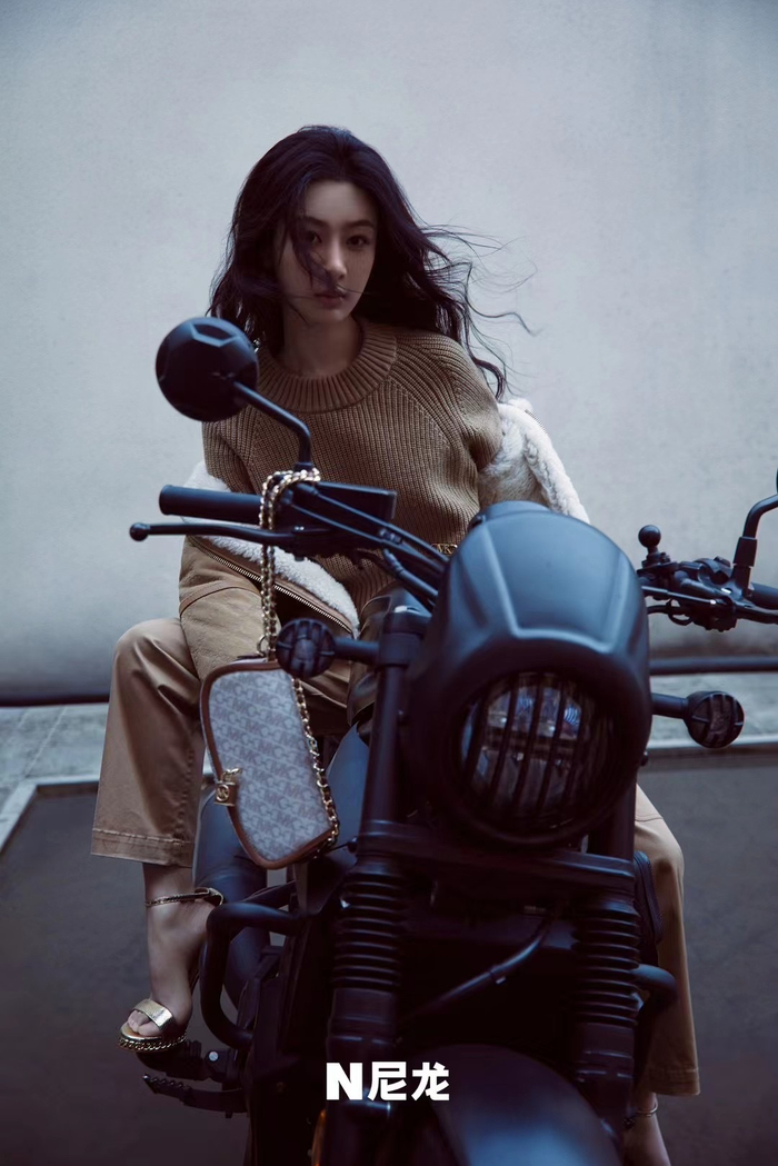 nylon十月刊封面杨紫