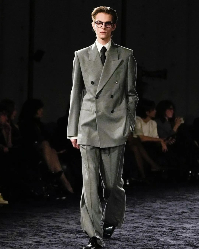 这几天全球爆红的男模,是 ysl 冲击「50 亿欧元」的关键|ysl|圣罗兰