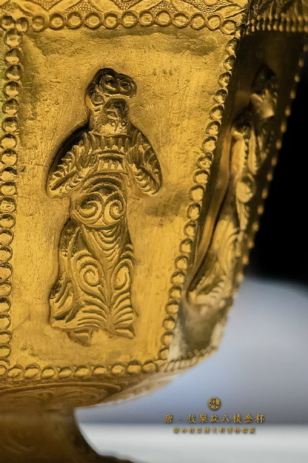 最大的唐代金杯：伎乐纹八棱金杯