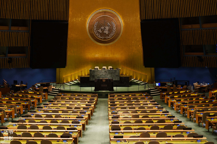 联合国会议大厅里游客可以拍照,但是不允许拍摄视频.