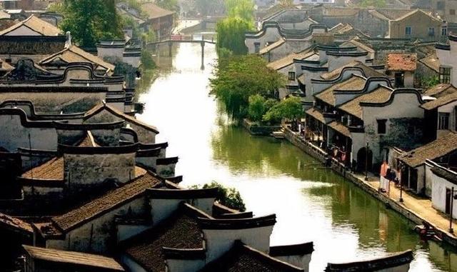 南浔古镇，乌篷船，青石板，一不留神，就会让你步入杏花烟雨般的梦里