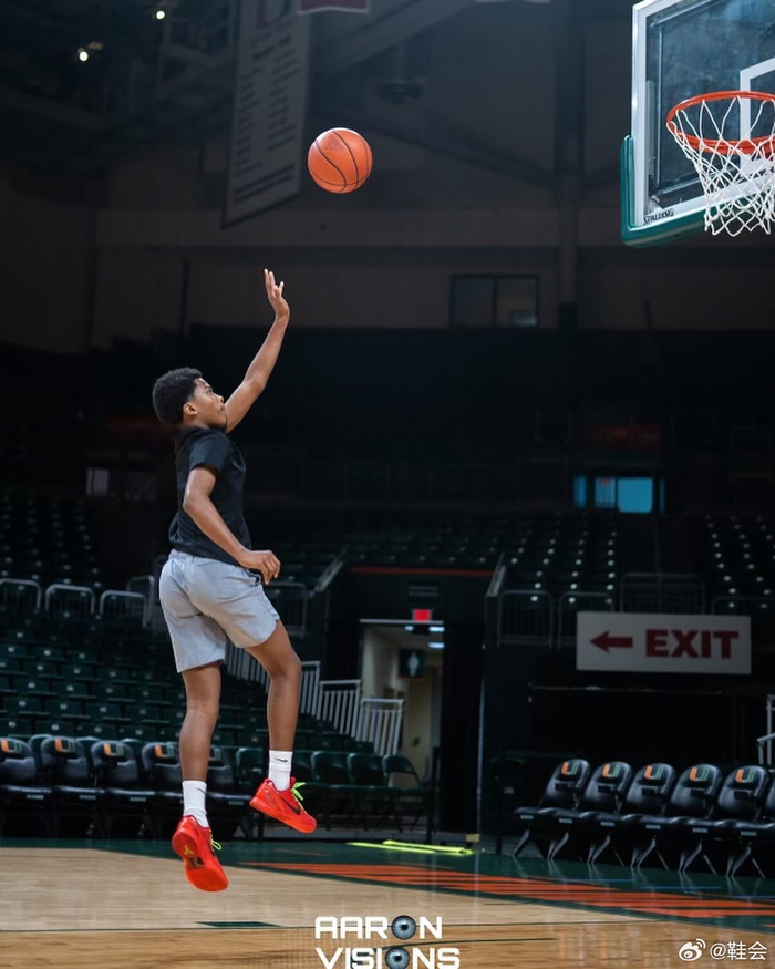 pjtucker塔克和儿子一起训练