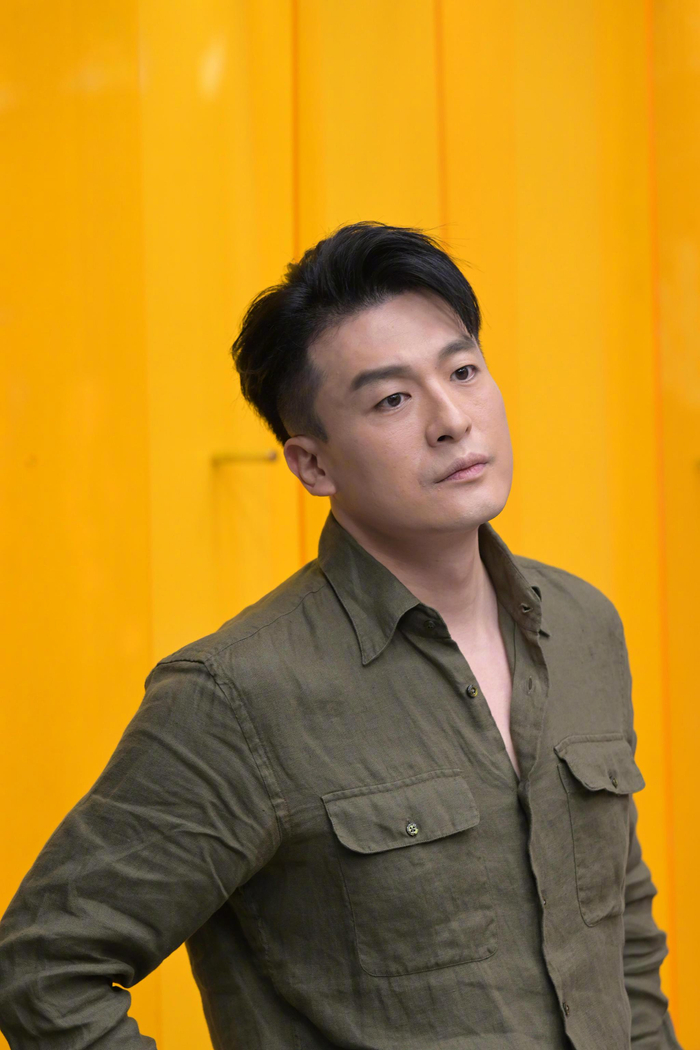 分享一组今日帅叔们的扫楼生图|于和伟_新浪新闻