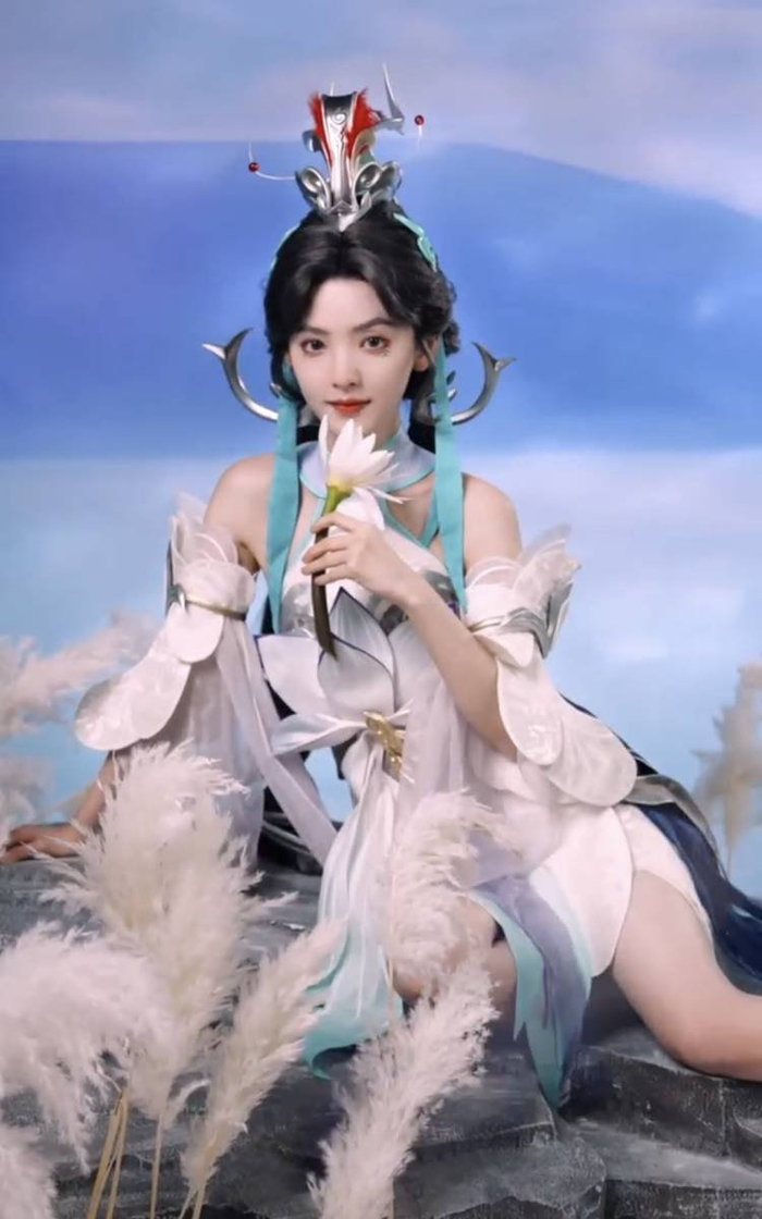 是心动的感觉啊章若楠cos王者峡谷里最温柔纯净的姐姐大乔
