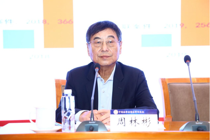 中国法学会商法学研究会常务理事,华东政法大学经济法学院教授钱恿种
