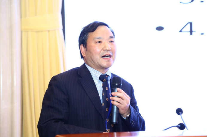 朱义坤教授发言的主题为"控制者操纵公司决策的司法态度——马斯克