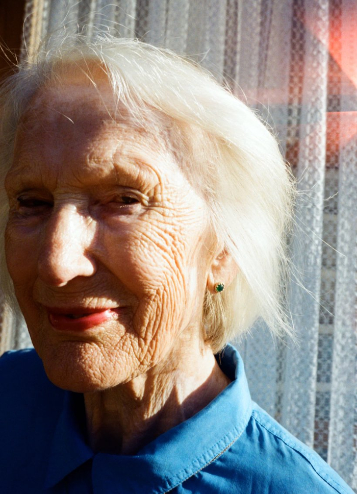 74岁"不老女神"王薇薇最新素颜照长这样|伊娃|王薇薇|素颜_新浪新闻