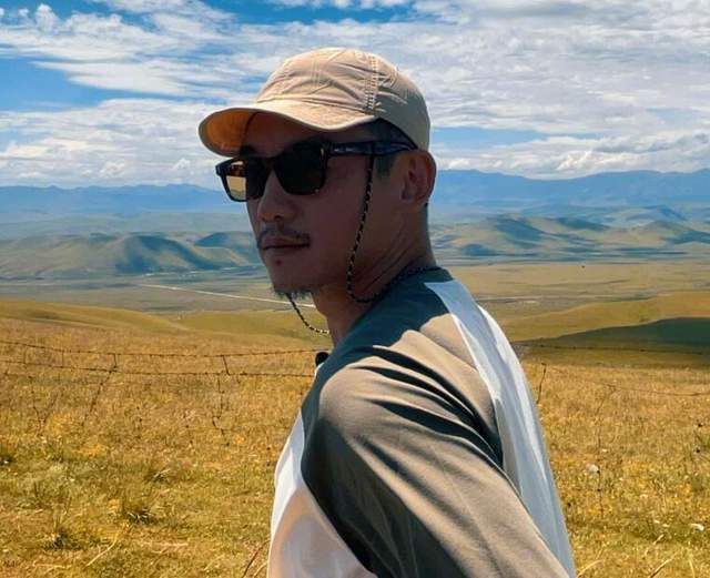 郑恺在川西录制户外综艺,胡子拉碴快认不出来,野外露营没有高反|高原