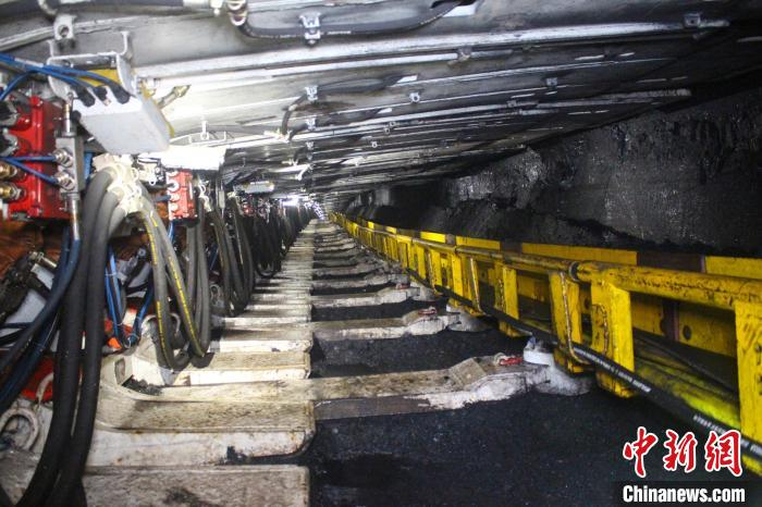 "4月9日,在该矿井口,沙曲二号煤矿所属的山西焦煤集团华晋焦煤有限