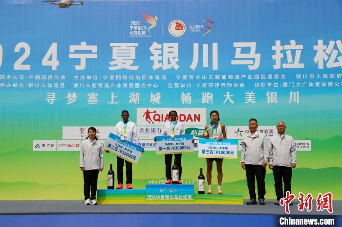 2024银川马拉松赛开跑 逾2.15万跑友花海中感受城市之美