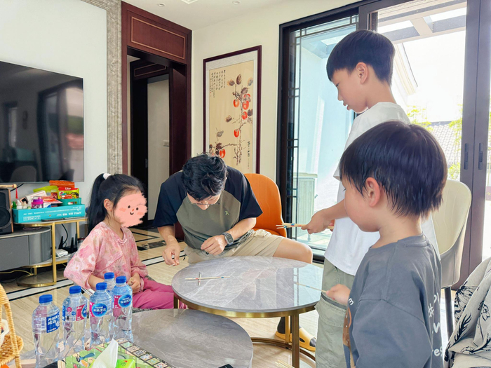 去朋友家做客,糕爸陪娃们玩的古早游戏