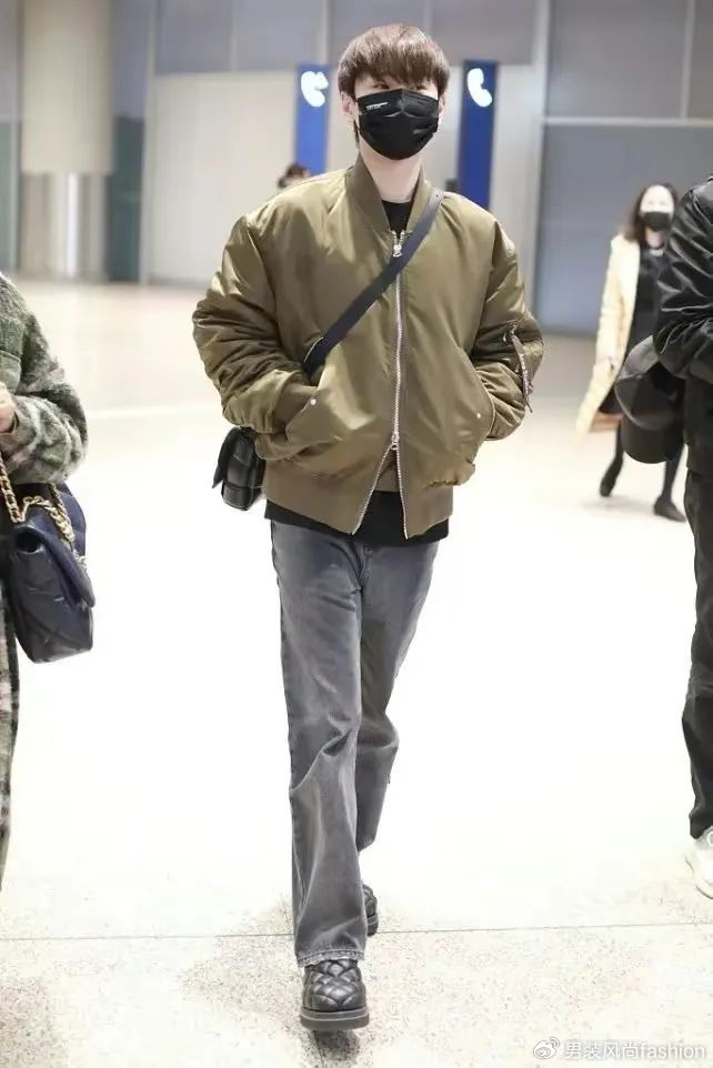 秋冬季男士飞行员夹克外套搭配牛仔裤技巧