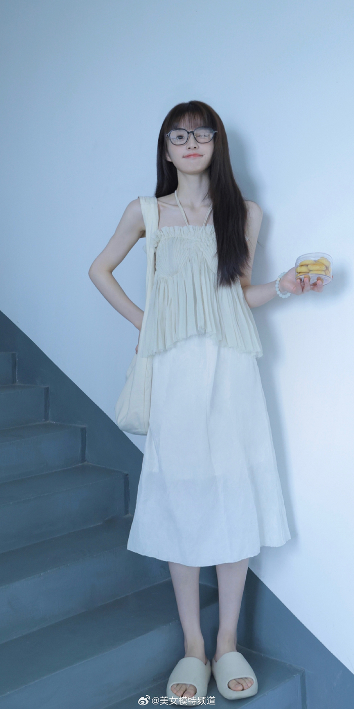 田曦薇夏日小清新穿搭写真