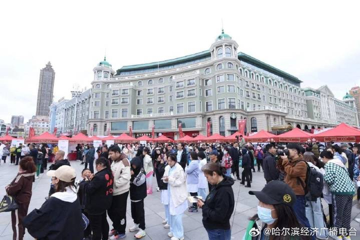 喜迎建校70周年龙中医一院隆重举行"健康龙江"百名中医专家义诊