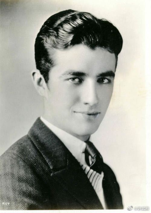 美国著名影星罗伯特泰勒(robert taylor)