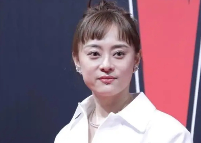 1,孙俪近日41岁的孙俪被媒体曝光了一组近照,让许多粉丝大跌眼镜.