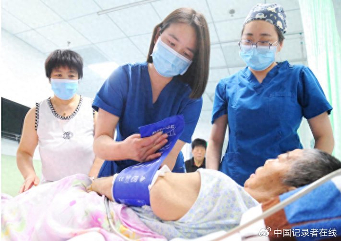 唐山南湖医院护士长赵伟芳:用爱点亮生命之光
