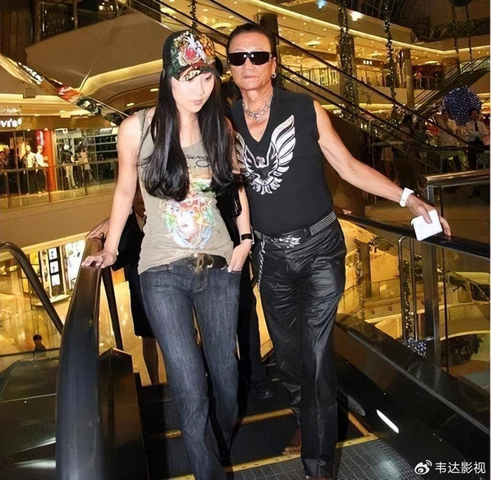 相差49岁的爷孙恋:谢贤养了12年的coco,分手5年后如今怎样了?