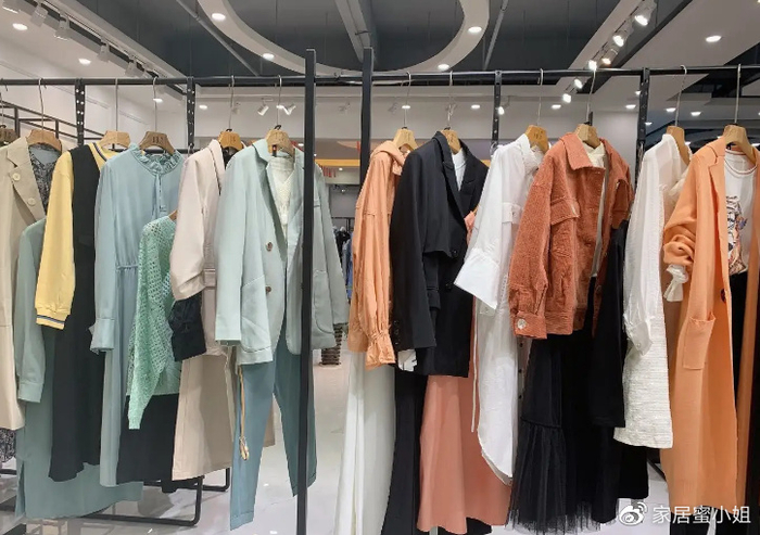 为何款式一样的衣服,实体店4、500元,网上只要几十元?有何区别