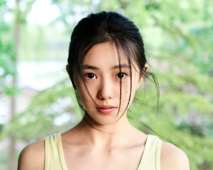 刘浩存夏日写真96好清新可爱的小存宝宝~感觉一秒入夏啦!