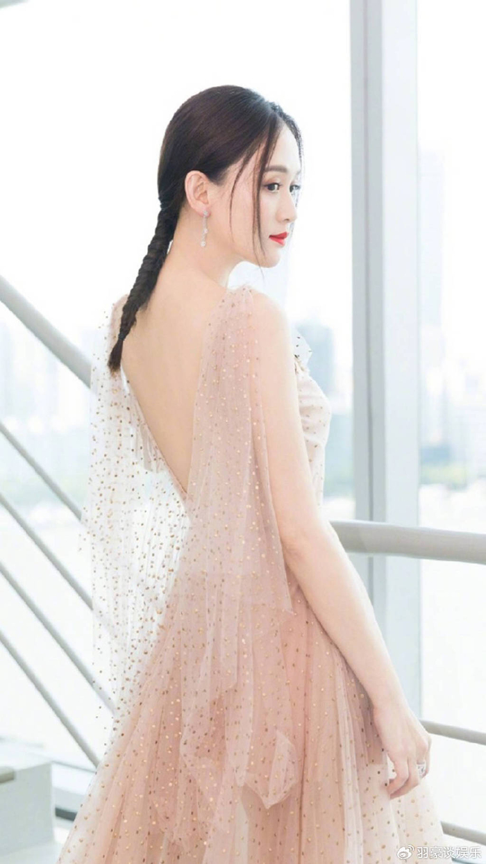 陈乔恩不仅颜值惊人,身材更是火辣迷人!|陈乔恩|身材|演技_新浪新闻