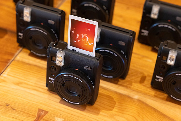 富士instax发布mini 99一次成像相机 6种色彩效果玩转流光艺术|富士