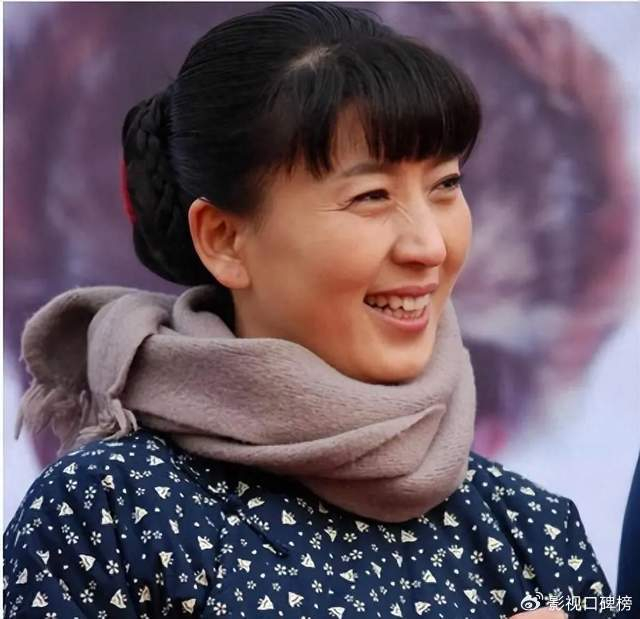 "乡村苦命玛丽苏专业户"闫学晶,年过半百跑商演,为儿媳撑场子
