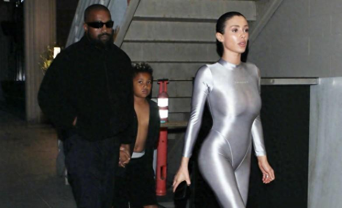 不敢随便露肉,忌惮卡戴珊|卡戴珊|比安卡|侃爷_新浪新闻