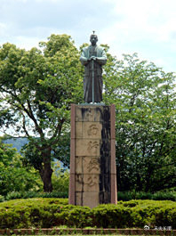 临淮侯李宗城被任命为正使,都指挥杨方亨副之,带着沈惟敬,内藤如安