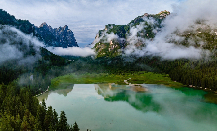 美丽的braies湖景,幸福的一家
