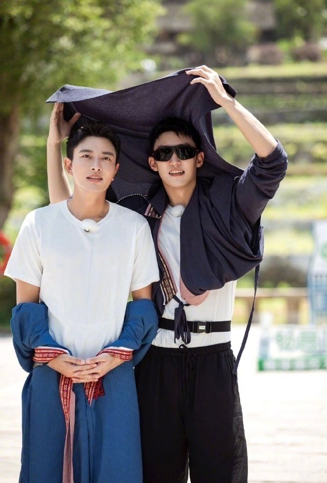 黄晓明贾乃亮黄景瑜坐满18个小时的火车成功抵达漠河