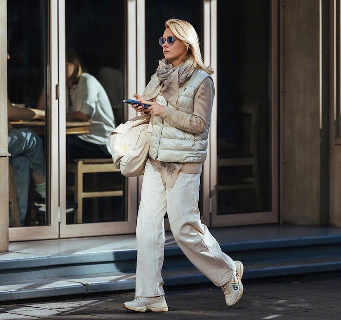 莫斯科街拍——-寒冷街头的羽绒服时尚配搭