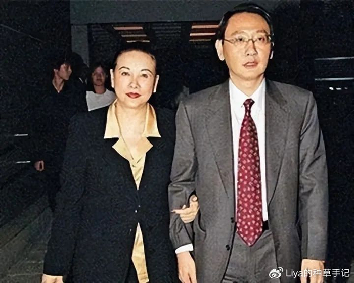 说到汤臣一品,那是中国几乎人尽皆知的高级住宅楼盘,一共220套,每套