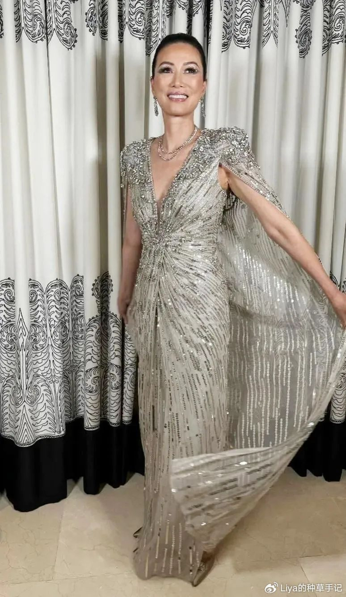 奔六的邓文迪,鲜肉男友已经熬秃|邓文迪|默多克|_新浪