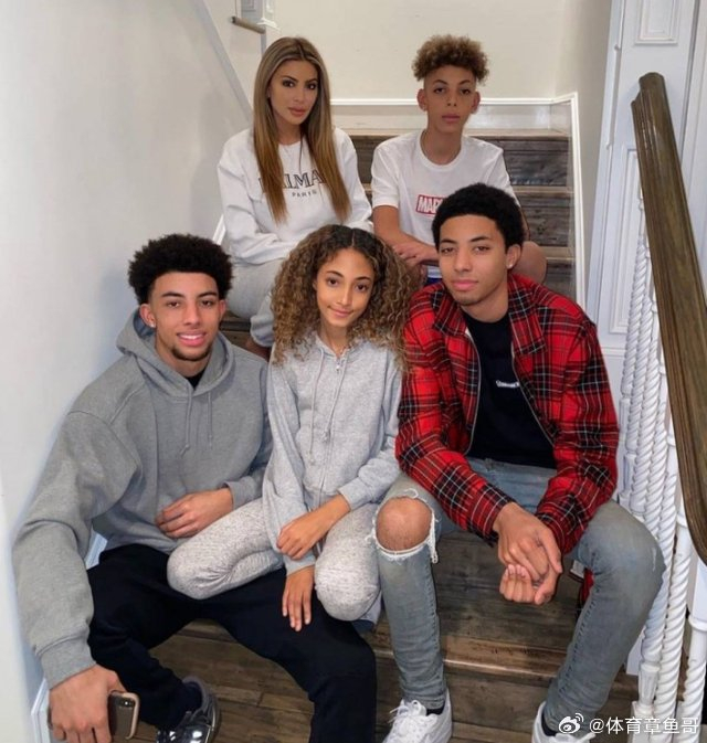 拉尔萨透露她每月给女儿sophia18万的零花钱