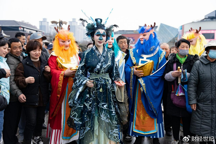 龚玥菲化身青龙女神龙抬头惊艳亮相西安大雁