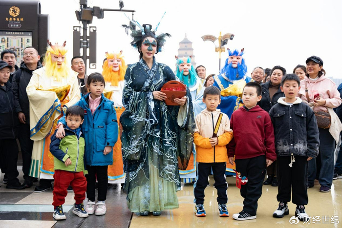 龚玥菲化身青龙女神龙抬头惊艳亮相西安大雁