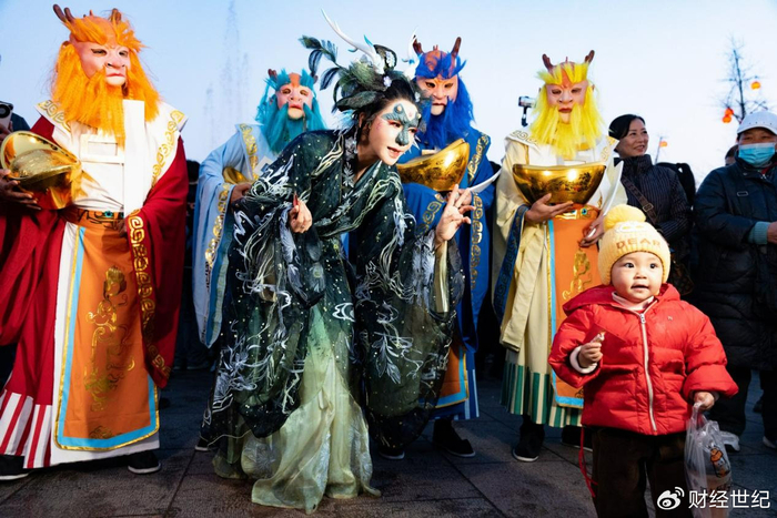 龚玥菲化身青龙女神龙抬头惊艳亮相西安大雁